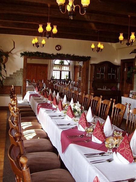 Penzion A Restaurace U Mamy Hotel Frýdek-Místek Kültér fotó