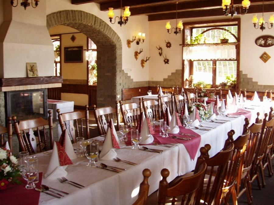 Penzion A Restaurace U Mamy Hotel Frýdek-Místek Kültér fotó